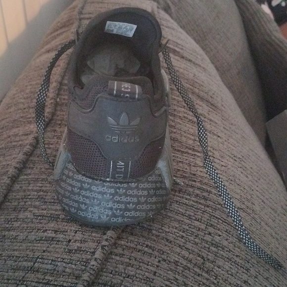 Adidas - Picture 3 of 4